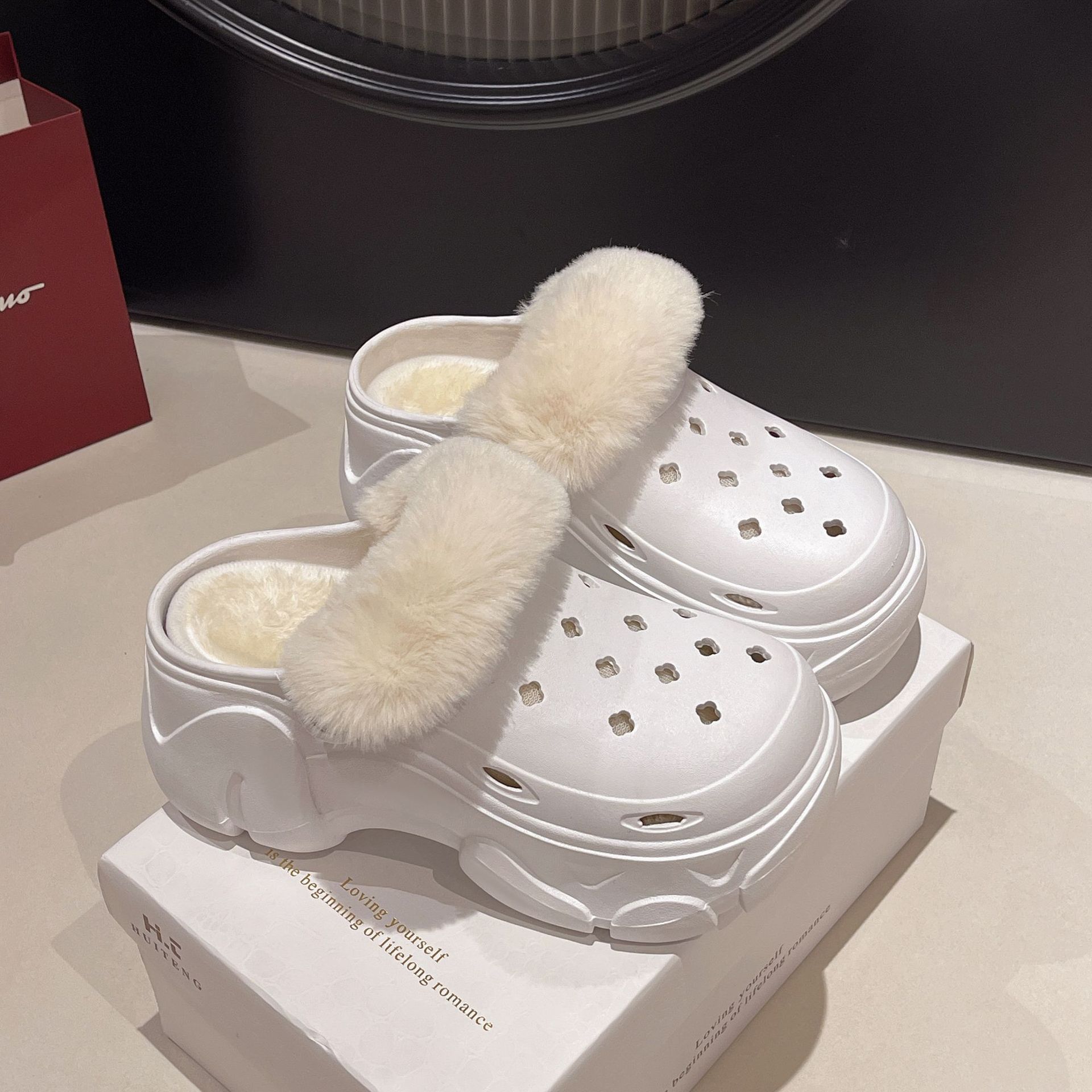 Women'S Shoes Clogs - Damskie klapki na wysokim obcasie, ocieplane