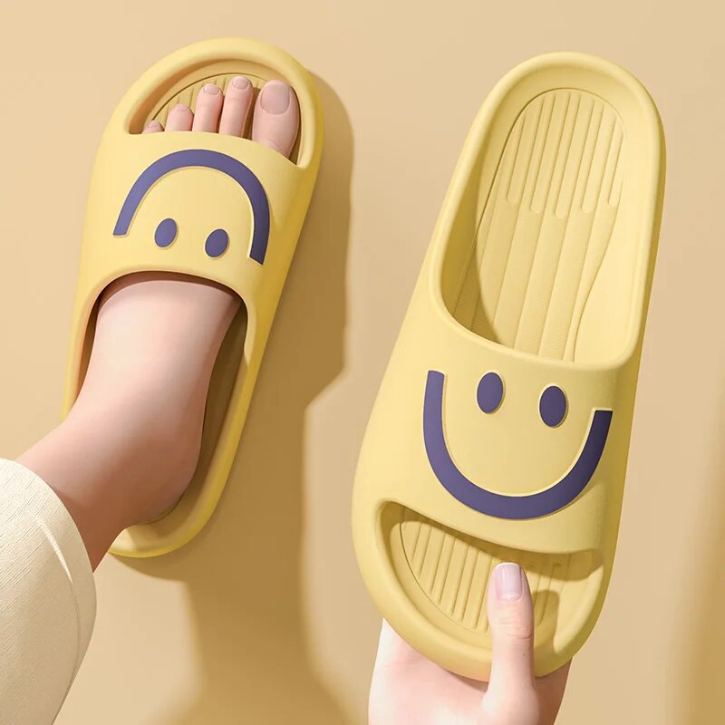 Mule Slip On - Klapki w kształcie chmurki z uśmiechem
