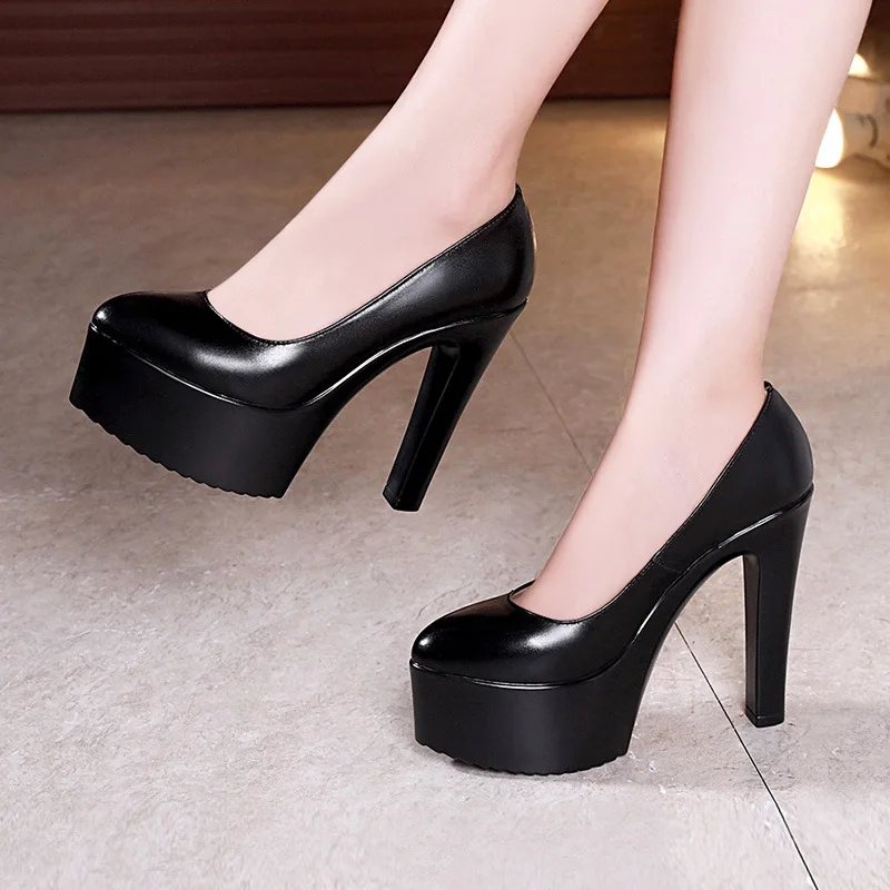 Court Heel Pointed - Buty na platformie Plus Size 32