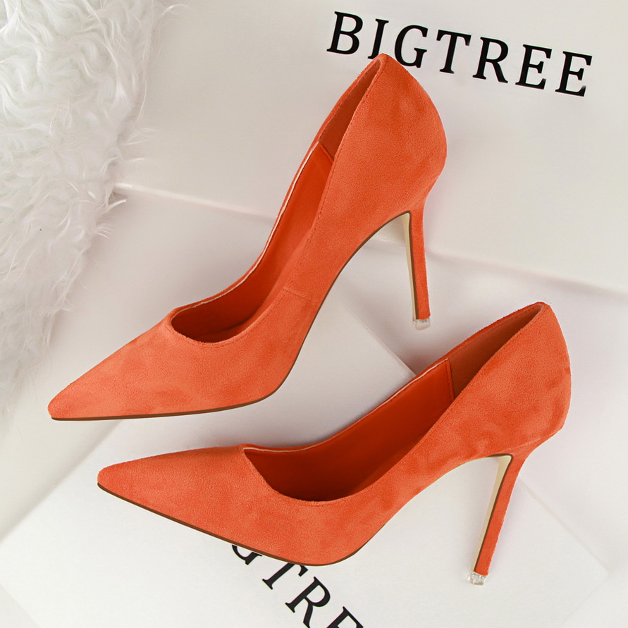 Klasyczne, eleganckie zamszowe – Court Heel Pointed recenzja i cena