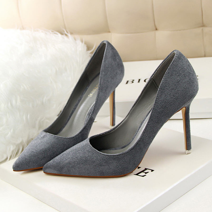 Klasyczne, eleganckie zamszowe – Court Heel Pointed recenzja i cena