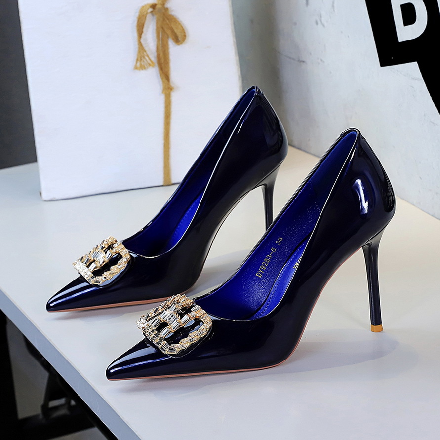 Eleganckie szpilki z ostrym no – Court Heel Pointed recenzja i cena