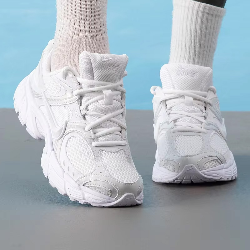 Nike W NIKE V5 RNR HQ7901-101  – Women Shoes Running Nike recenzja i cena
