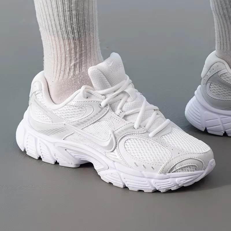Nike W NIKE V5 RNR HQ7901-101  – Women Shoes Running Nike recenzja i cena