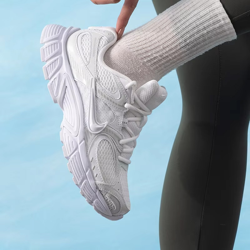 Nike W NIKE V5 RNR HQ7901-101  – Women Shoes Running Nike recenzja i cena
